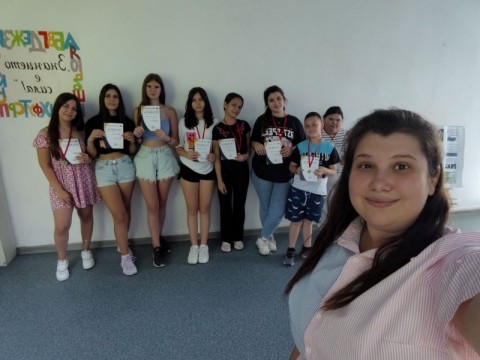 Ученици от ОУ"Панайот Хитов" участваха в Сдружение "Десет книги"