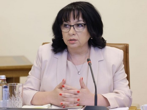 Допълнителни мерки срещу необоснованото покачване на цените, повишаване на санкциите и допълнителни гаранции за защитата на потребителите предлага правителството с промени в Закона за въвеждане на еврото
