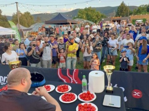 Българин постави Световен Рекорд с най-лютата чушка в света Carolina Reaper