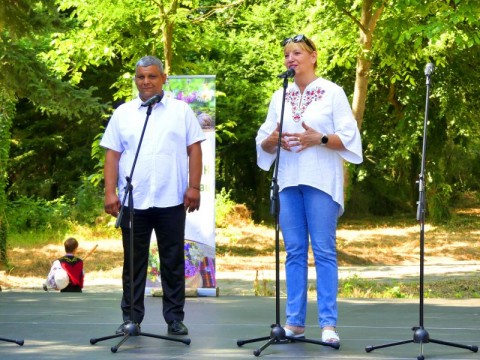 Село Баня отпразнува Еньовден с пъстър фолклорен събор край Тунджа