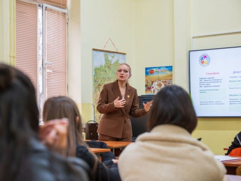 Baby Boomers, Generation X и Millennials в подкрепа на поколението Zoomers