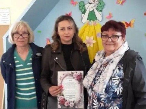 Библиотека „Петър Матеев“ в Котел отличи участниците в творческо обединение „Дарования“