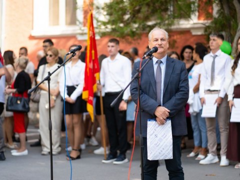 Знанието е навсякъде или как се пишат записки на Езиковата по Захариевски!