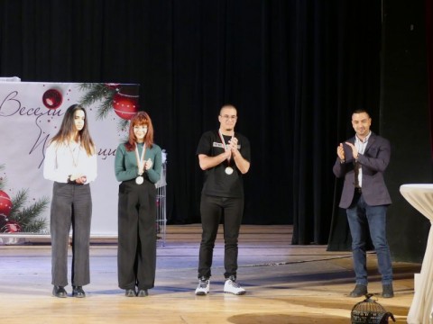 Нова Загора отличи изявените си ученици за 2025 година