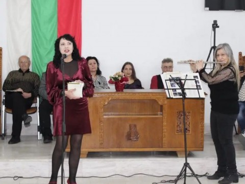 Поетично-музикална вечер в Котел посвети празника 8 март на жената
