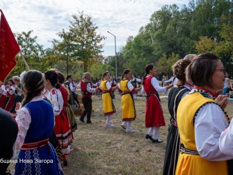 „Фолклорна омая“ събра танцьори от цялата страна в Нова Загора