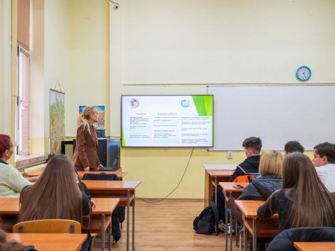 Baby Boomers, Generation X и Millennials в подкрепа на поколението Zoomers