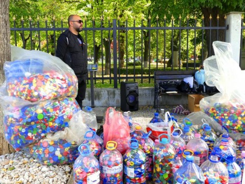 Нова Загора събра близо половин тон доброта в инициативата „Капачки за бъдеще“