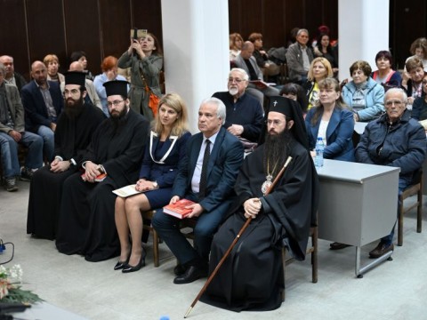  Признание за доц. Тодорова и приноса й в здравеопазването - по време на представянето на Алманах 2 „Ние, медиците“ 