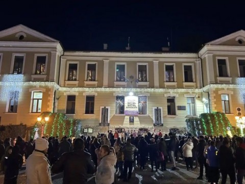 Котел запали коледните светлини и даде старт на празничния сезон