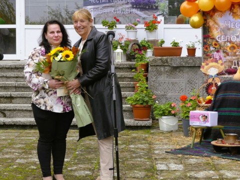 Бял кладенец отпразнува Димитровден с вяра, песни и кръшни хора