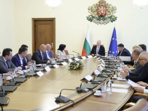 Допълнителни мерки срещу необоснованото покачване на цените, повишаване на санкциите и допълнителни гаранции за защитата на потребителите предлага правителството с промени в Закона за въвеждане на еврото