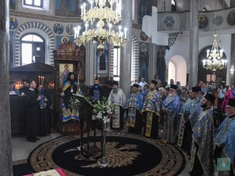 Архиерейска вечерня и Молебен канон на Пресвета Богородица положиха начало на Богородичния пост в Сливен