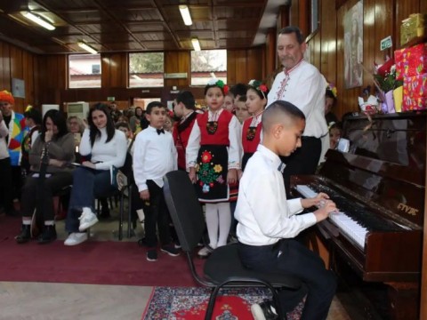 Тържеството „Мисия Жена“ събра препълнена зала в Котел