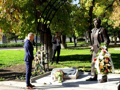 Нова Загора откри паметник на Стоян Омарчевски – родолюбеца, завещал на България Деня на народните будители