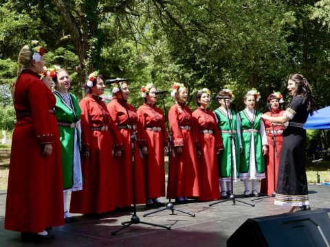 По повод Еньовден на събор край Тунджа в новозагорското с. Баня