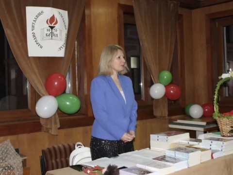 Котел посрещна писателката Ивелина Радионова в топла литературна вечер