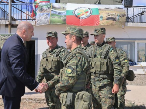  Румен Радев: Дроновете доминират напълно бойното поле при съвременната война