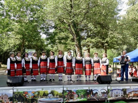 По повод Еньовден на събор край Тунджа в новозагорското с. Баня