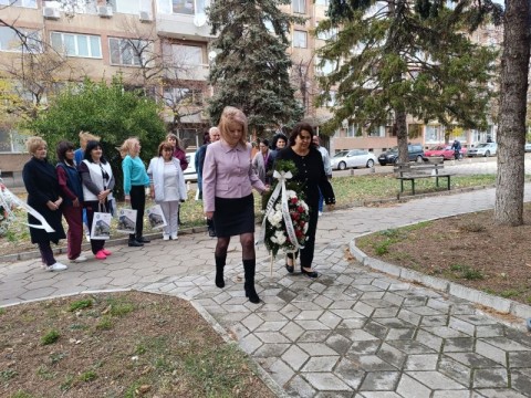   В МБАЛ “Д-р Иван Селимински”-Сливен - тържествен медицински съвет и поднасяне на венци пред паметника на патрона 