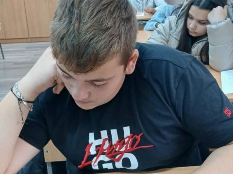 Със знание и усмивки: Седмокласниците от СУ „Георги Каравелов“ – Шивачево отбелязаха Деня на народните будители