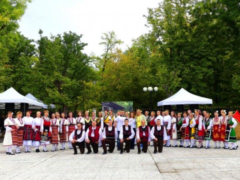 „Фолклорна омая“ за трета поредна година събра ритъма и духа на България в Нова Загора