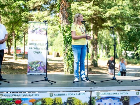 Фолклорният събор „По Еньовден край Тунджа“ отново събра почитатели на традицията в село Баня