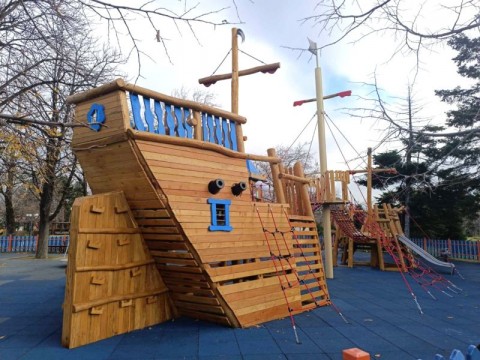 Приключи ремонтът на детската площадка в парк „Юнак“