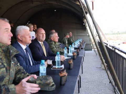  Румен Радев: Дроновете доминират напълно бойното поле при съвременната война