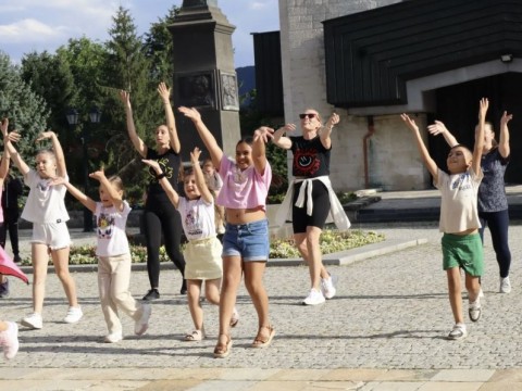 Котел танцува с DANCE NATION: Площадът се превърна в сцена на емоция и движение