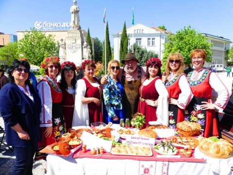 Празник на самардалата превърна Нова Загора в кулинарна столица