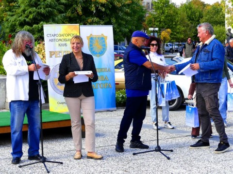 Ретро парад „Класика на колела“ върна духа на миналото в Нова Загора