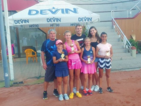 В гр. Нова Загора се проведе Регионален турнир по тенис за юноши и девойки до 14 г.
