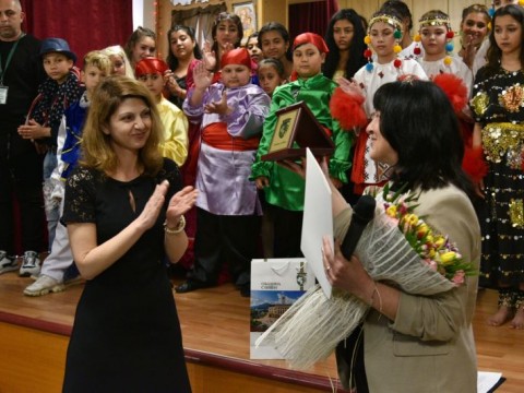 Зам. кметът Пепа Чиликова поздрави училището от името на кмета Радев и от свое име
