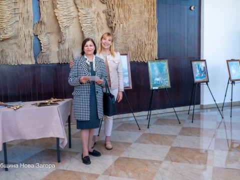 Нова изложба на гоблени „Тихите разказвачи – истории в бодове“ бе открита в Нова Загора