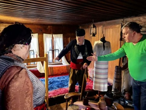 Ученици от Чикаго се докоснаха до традициите на Котел чрез онлайн среща с музейната експозиция „Кьорпеева къща“