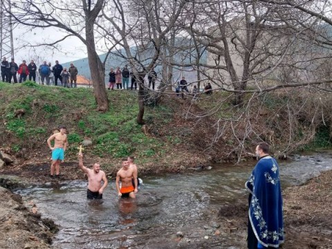 Твърдица спази традицията на Богоявление