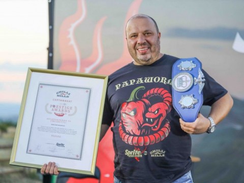 Българин постави Световен Рекорд с най-лютата чушка в света Carolina Reaper