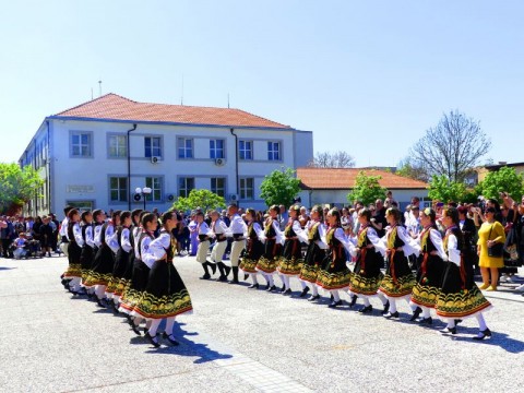 Празник на самардалата превърна Нова Загора в кулинарна столица