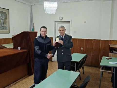 Трима пожарникари са наградени от ръководството на РДПБЗН-Сливен